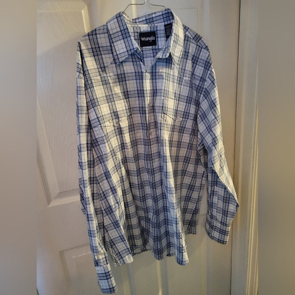 Wrangler size XL pearl snap button down